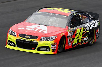 Jeff Gordon conquista la pole a Charlotte