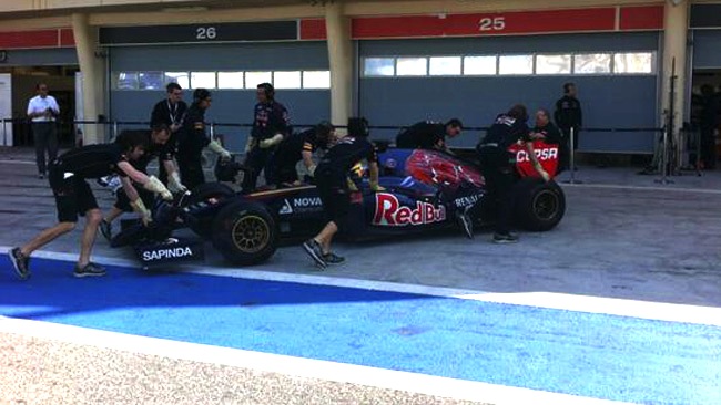 Bahrein, Day 2 (Ore 10): Vergne fa dieci giri con STR9