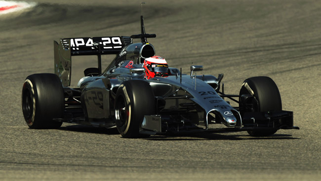 Bahrein, Day 2: Magnussen vola, Alonso chiude terzo