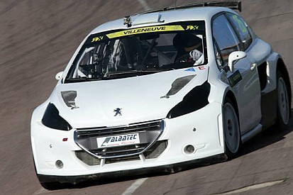 Villeneuve prende confidenza con la Peugeot 208