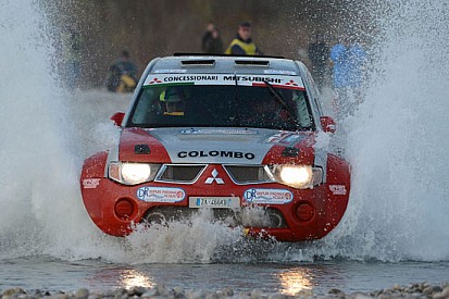 Miki Biasioni all'Italian Baja con una Mitsubishi