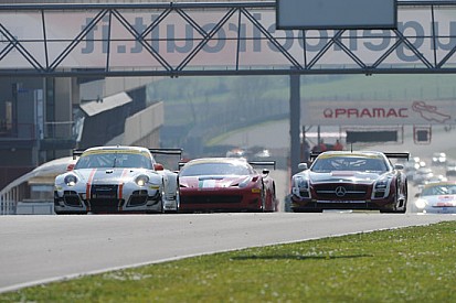 12 Ore del Mugello: Hofor Racing leader dopo 3 ore