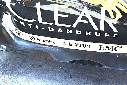Lotus E22: aperta una presa per raffreddare