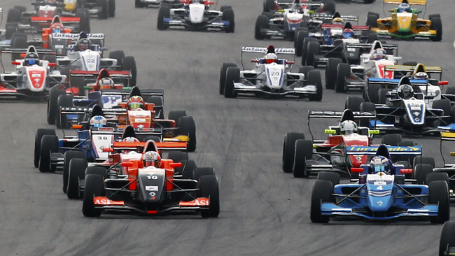 Ben 40 vetture in griglia per la prima di Imola