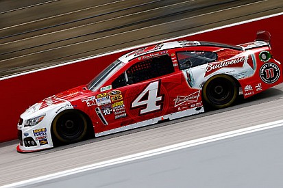 Kevin Harvick centra la pole position a Darlington