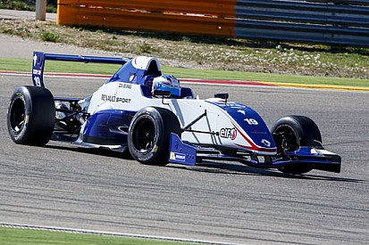 De Vries tramuta la pole in una bella vittoria in gara 1