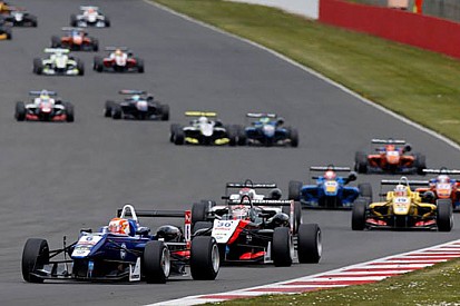 Verstappen fa sua Gara 3 davanti a Ocon e Fuoco