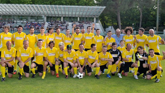 I piloti iniziano il weekend con una partita di calcio