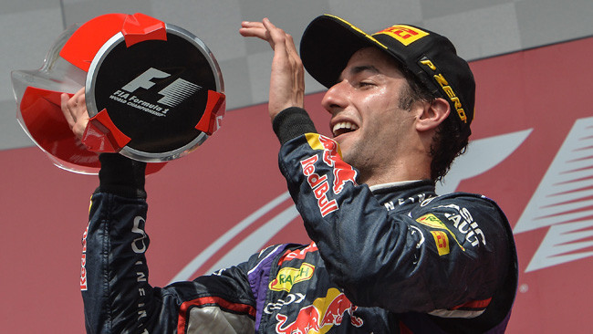 Montreal: Ricciardo trionfa, ma Rosberg allunga