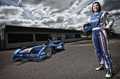 Katherine Legge è la prima ragazza della Formula E