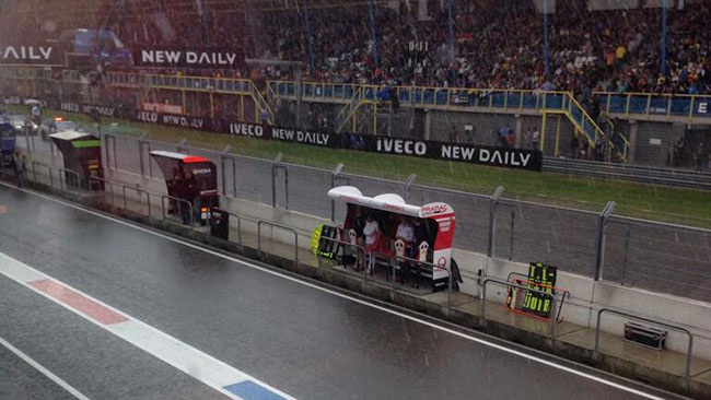 Un nuovo acquazzone ritarda anche la MotoGp