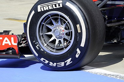 Silverstone, Day 1: la Red Bull prova i mozzi forati
