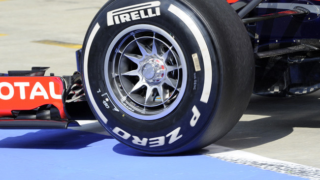 Silverstone, Day 1: la Red Bull prova i mozzi forati