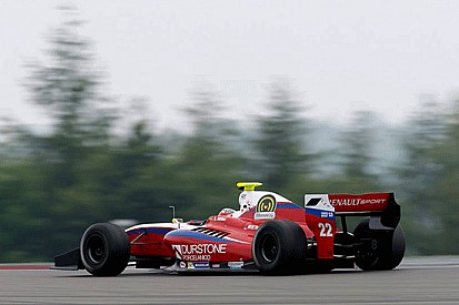 Roberto Merhi domina una qualifica bagnata