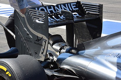 McLaren: mini-flap triangolari sulle paratie dell'ala