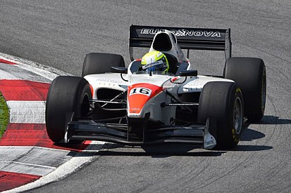 Kimiya Sato converte la pole in vittoria in gara 1