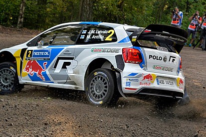 Finlandia, PS1: Latvala attacca nella pioggia