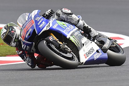 Lorenzo non trova grip e punta il dito sulle gomme