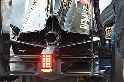 La Lotus con sfoghi d'aria simmetrici più larghi