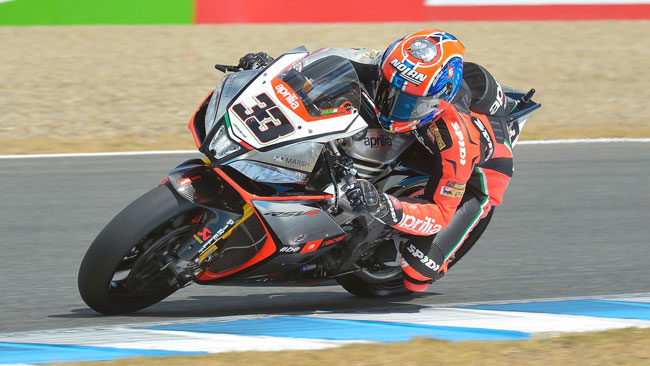 Jerez, Gara 1: Melandri ruba punti a Guintoli
