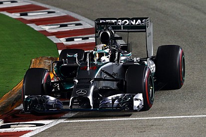 Hamilton si prende Singapore e la leadership!