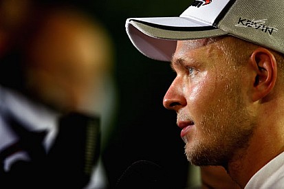 Magnussen curato per delle leggere ustioni a fine gara