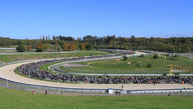 Quasi 4.000 motociclisti ricordano il Sic a Brno