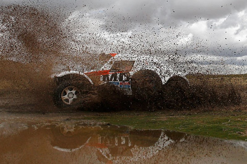 Housieaux punta al traguardo nel ritorno alla Dakar