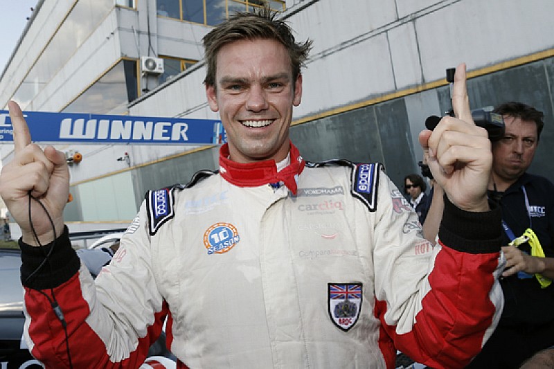 La Roal Motorsport conferma Tom Chilton
