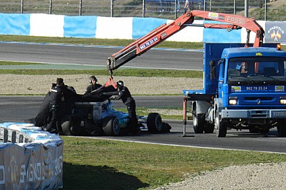 Hamilton in testacoda alla chicane: bandiera rossa