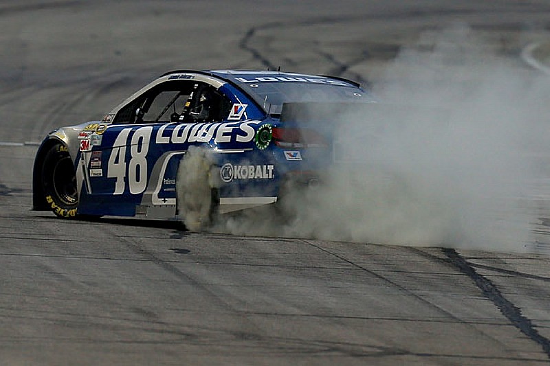 Jimmie Johnson trionfa in rimonta ad Atlanta