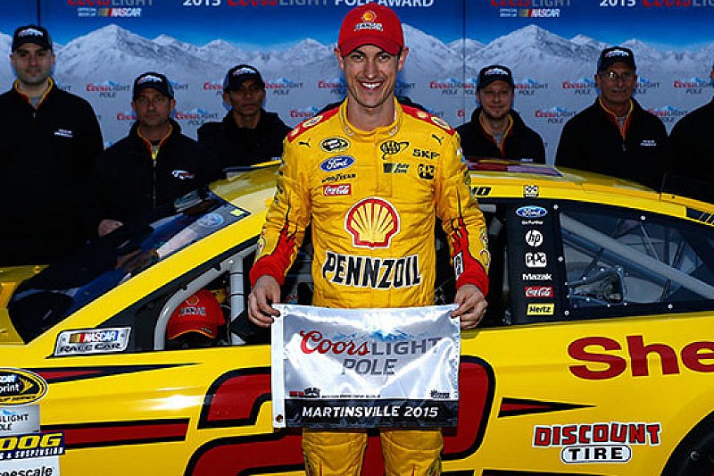 Joey Logano in pole anche a Martinsville