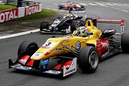 Capolavoro di Giovinazzi in Gara 3: che vittoria!