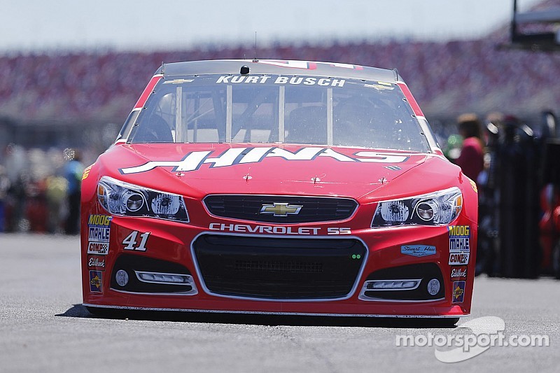 Kurt Busch manda en la segunda práctica en Charlotte
