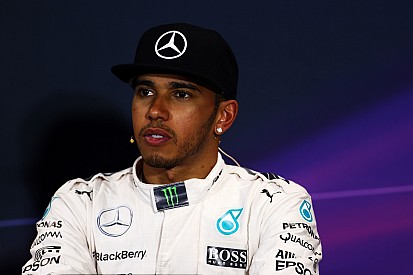 Hamilton - "Tout va bien avec l'équipe"
