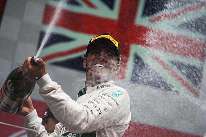 Hamilton não entende frustração de fãs com formato atual da F1