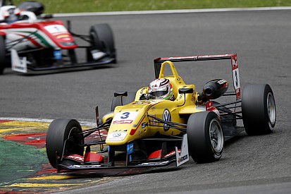 Antonio Giovinazzi passeia em Norisring