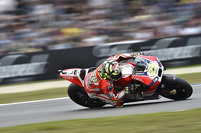 Andrea Iannone troisième mais seulement grâce au pneu tendre