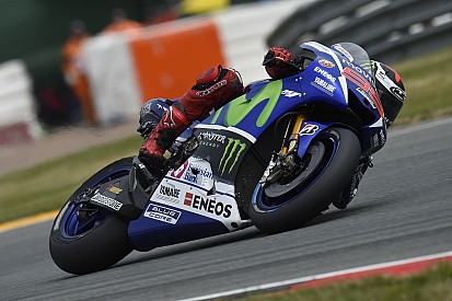 Lorenzo culpa pneu assimétrico por mau rendimento na Alemanha