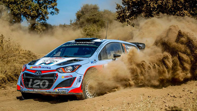 Neuville, quarto, stringe i denti e vede il podio