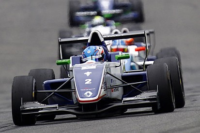Hughes trasforma la pole in vitttoria in gara 1 a Spa