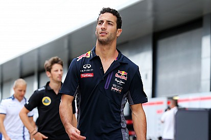 Ricciardo gostaria da permanência da Renault, mas com motores melhores