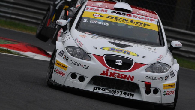 Vittoria per Simone Iacone in gara 1 a Monza