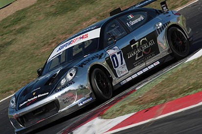 Fabrizio Giovanardi e la Panamera in pole a Vallelunga