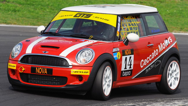 Mini Cooper in evidenza nelle qualifiche a Vallelunga