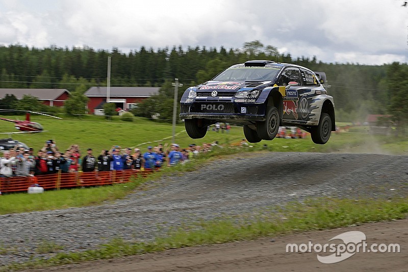 Latvala asciende al liderato