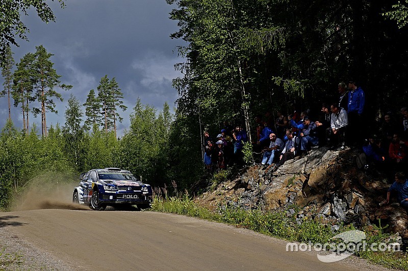 Finlandia, PS18: Latvala prova la fuga, Kubica capotta