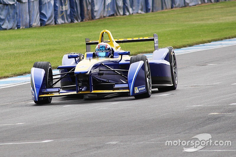 Tests Donington - Renault et DS en seamless, Piquet en laisse