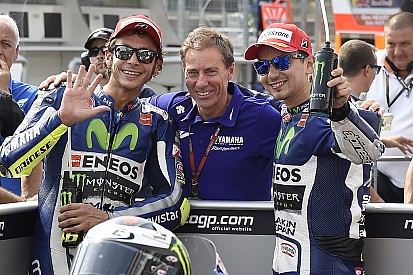 Lorenzo marca pole y récord en Brno