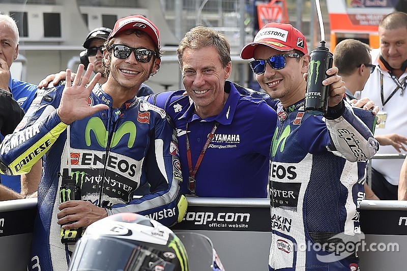 Lorenzo marca pole y récord en Brno
